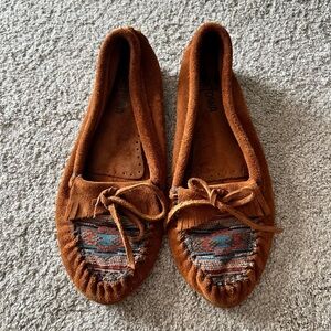 Minnetonka El Paso II Brown Suede Embroidered Women’s 9.5 Moccasins Southwest